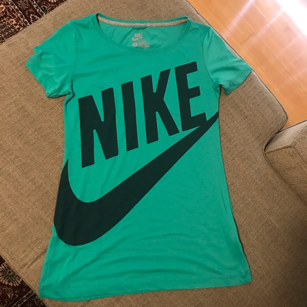 NWOT Nike Top